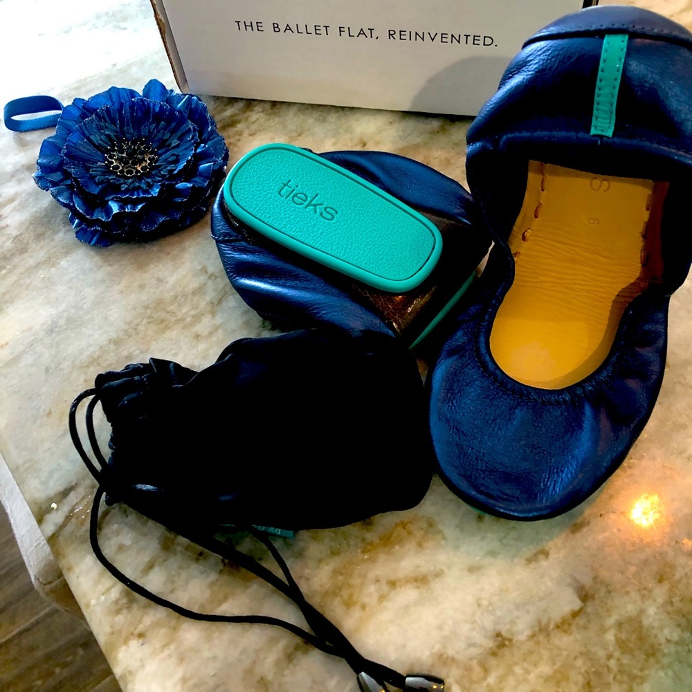 Tieks size 6 midnight blue ballet flats.